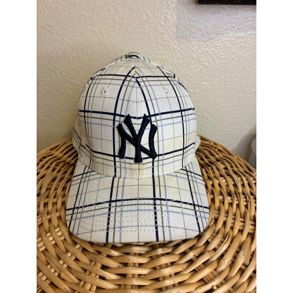 New Era New York Yankees 39THIRTY Plaid Baseball Hat Mens MediumLarge Cream Navy